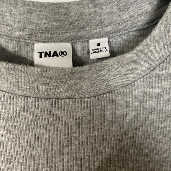 TNA Gray Ribbed Homestrech Tee - Picture 3 of 4